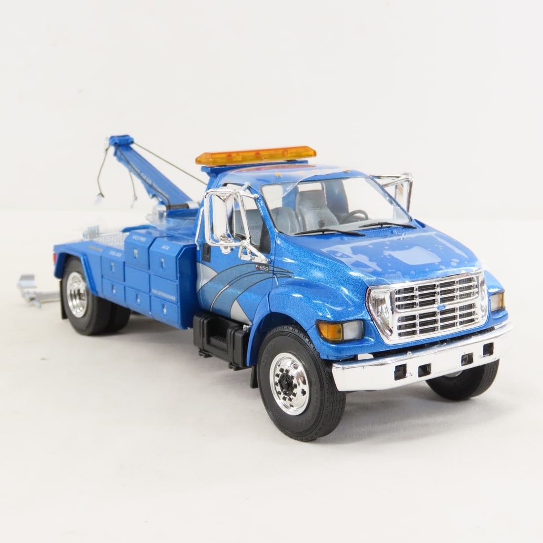1st Gear 1:34 Ford F-650 with Jerr-Dan Body - 7
