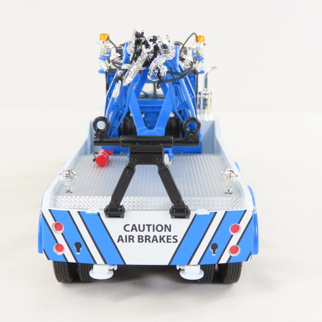 1st Gear 1:34 Ernest Holmes Mack L-Model Tow Truck - 4