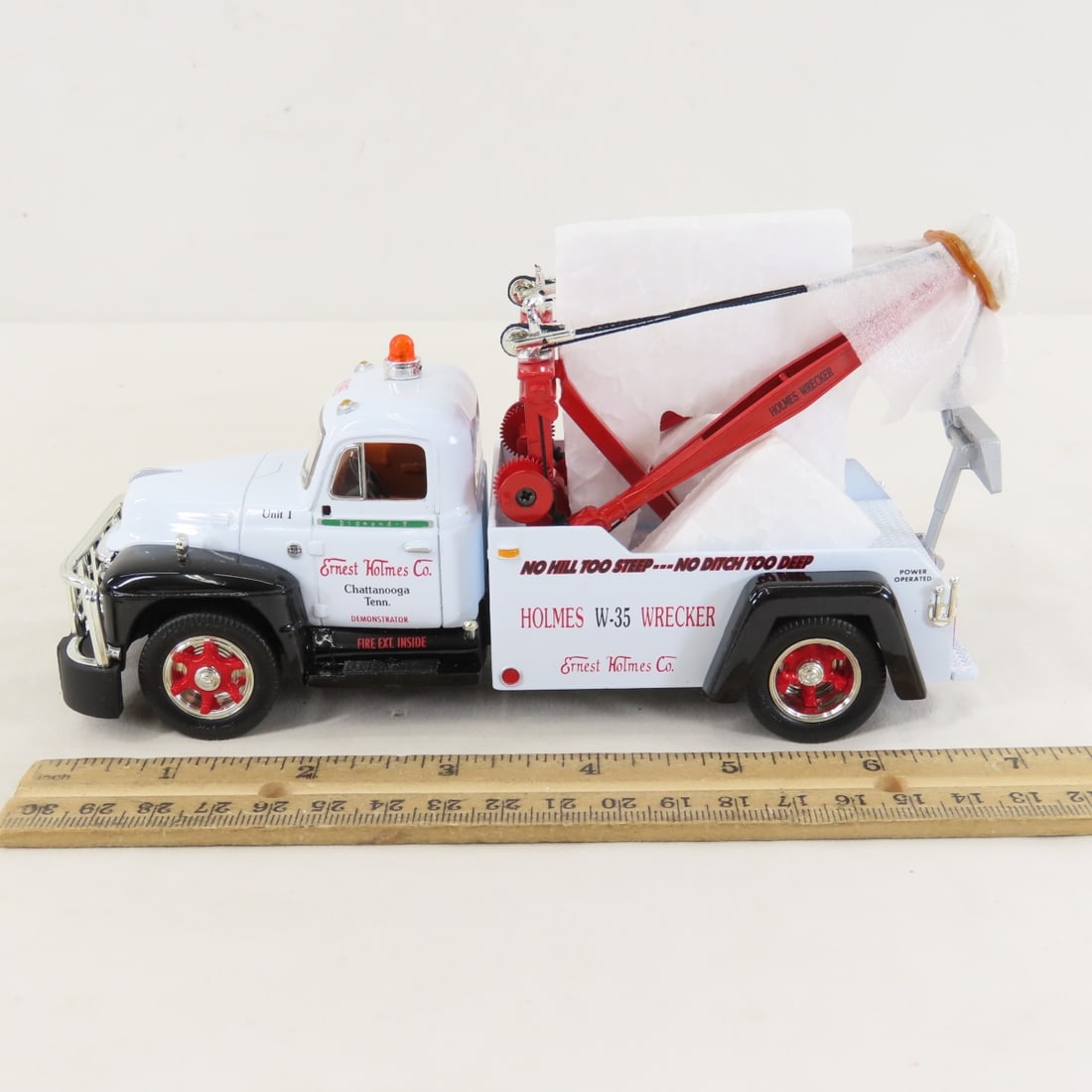 1st Gear 1:34 Ernest Holmes Diamond-T Tow Truck - 2
