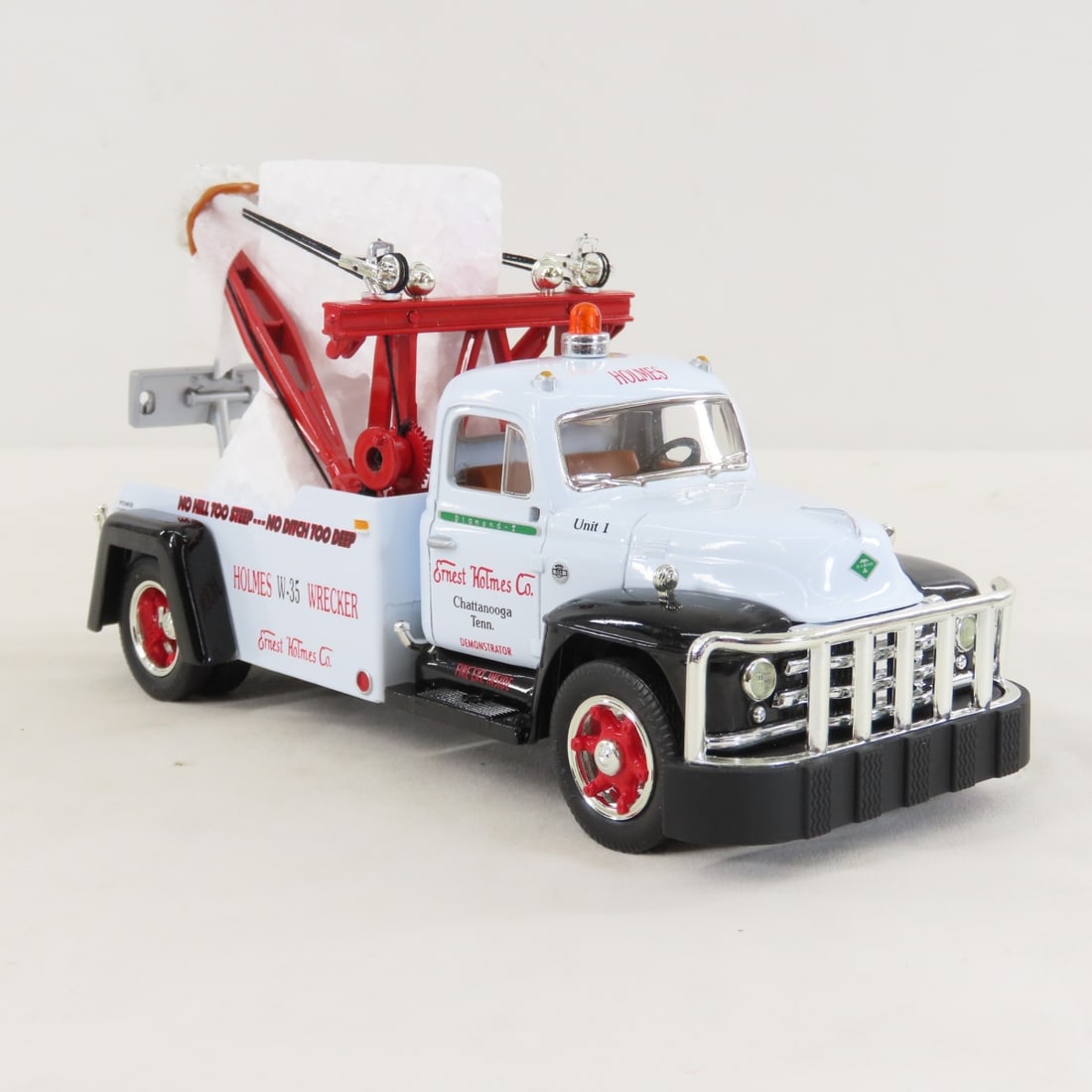 1st Gear 1:34 Ernest Holmes Diamond-T Tow Truck - 7