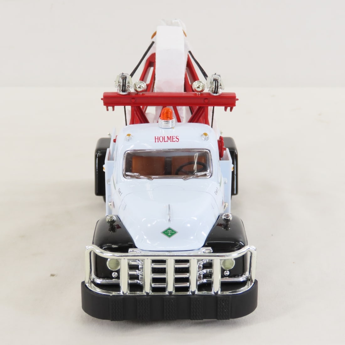 1st Gear 1:34 Ernest Holmes Diamond-T Tow Truck - 8
