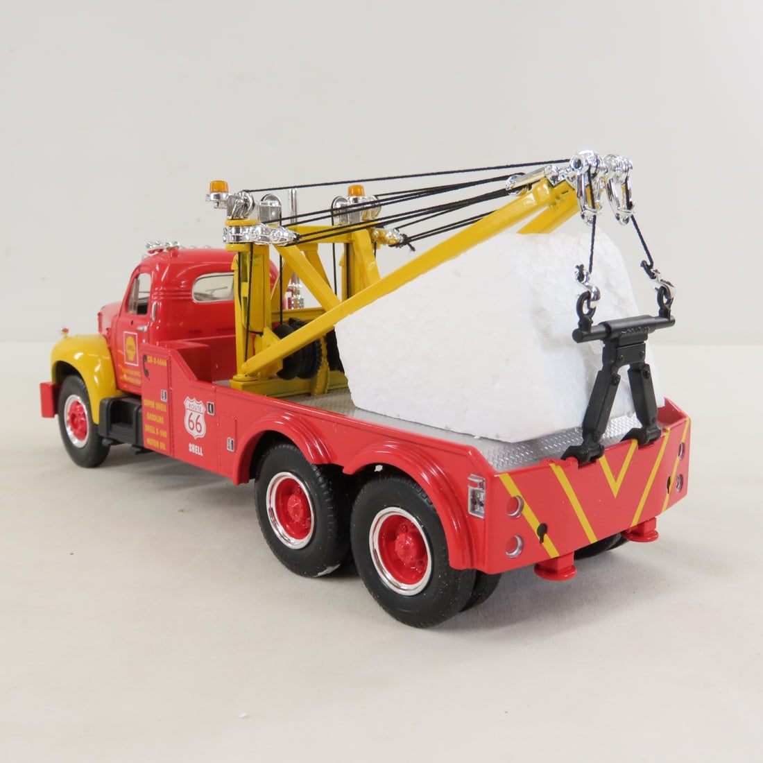 1st Gear 1:34 Shell Oil 1961 Mack B61 Tow Truck - 3