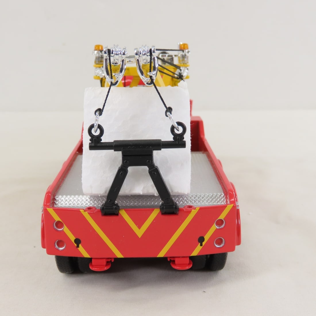 1st Gear 1:34 Shell Oil 1961 Mack B61 Tow Truck - 4