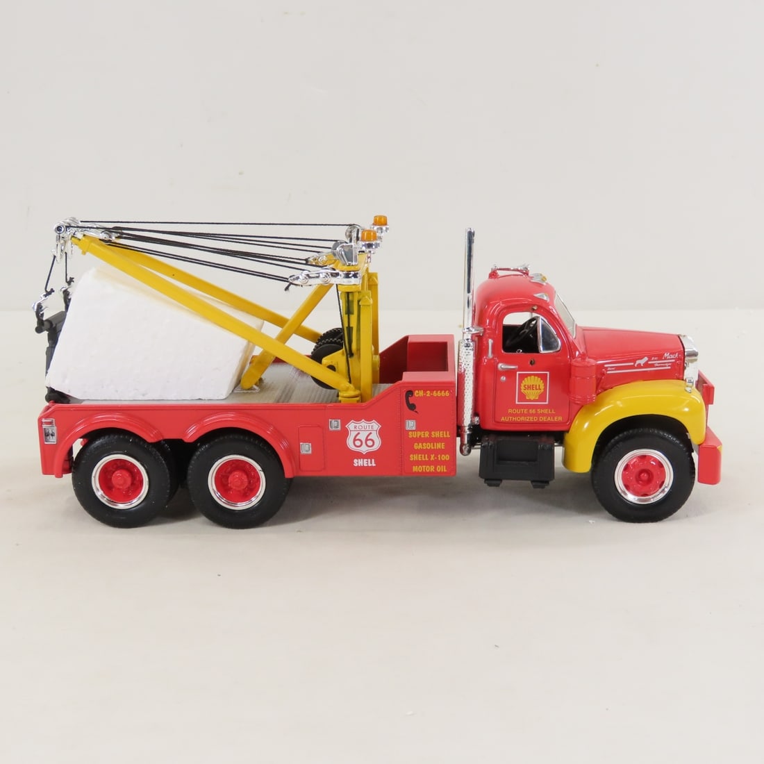 1st Gear 1:34 Shell Oil 1961 Mack B61 Tow Truck - 6