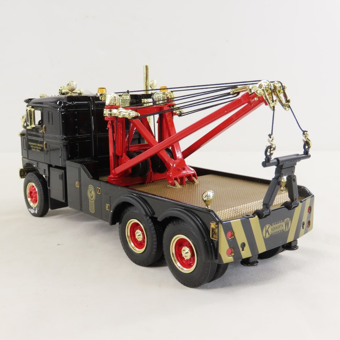1st Gear 1:34 1953 Kenworth Bull-Nose Tow Truck - 3