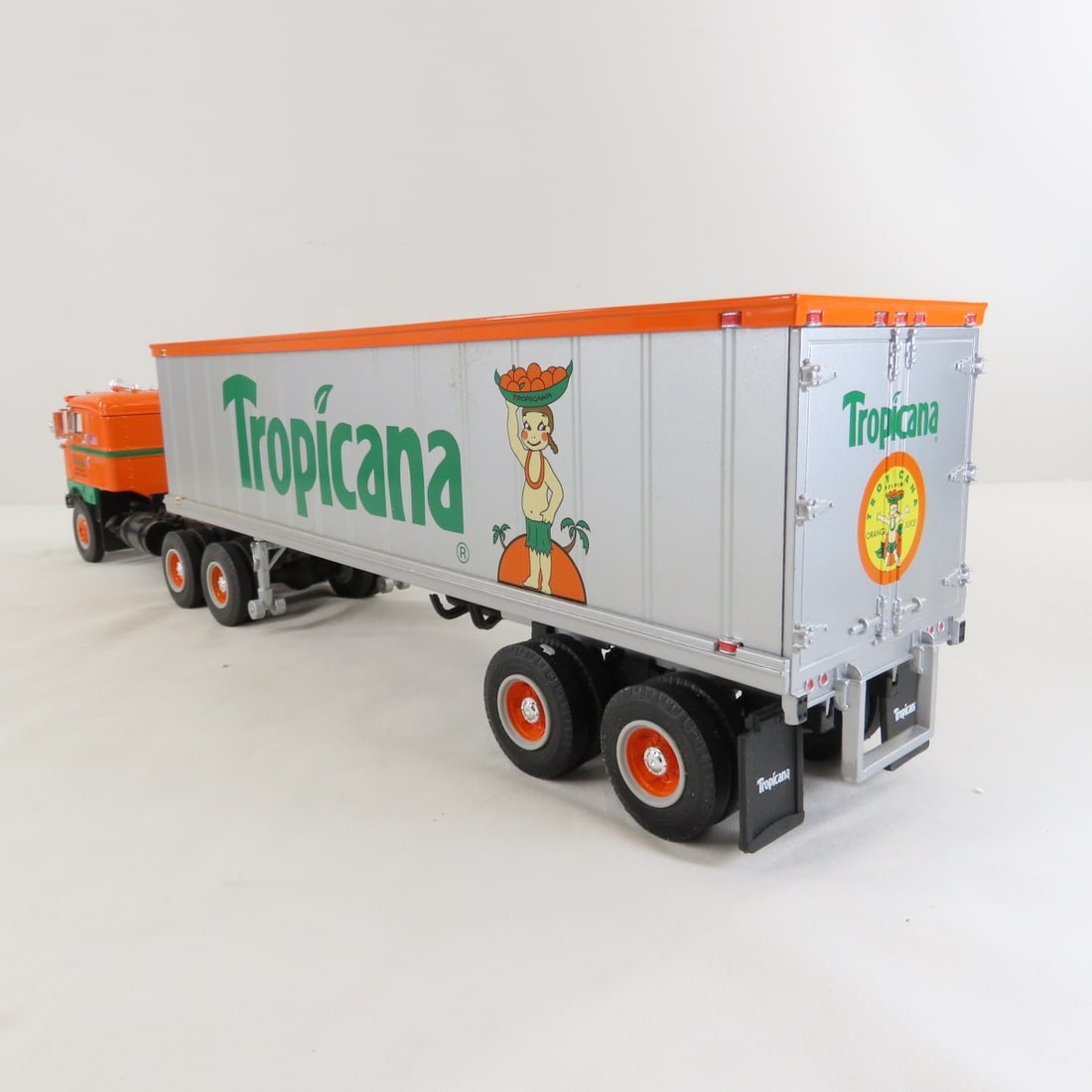 1st Gear Tropicana 1953 Bull-Nose Tractor Trailer - 3