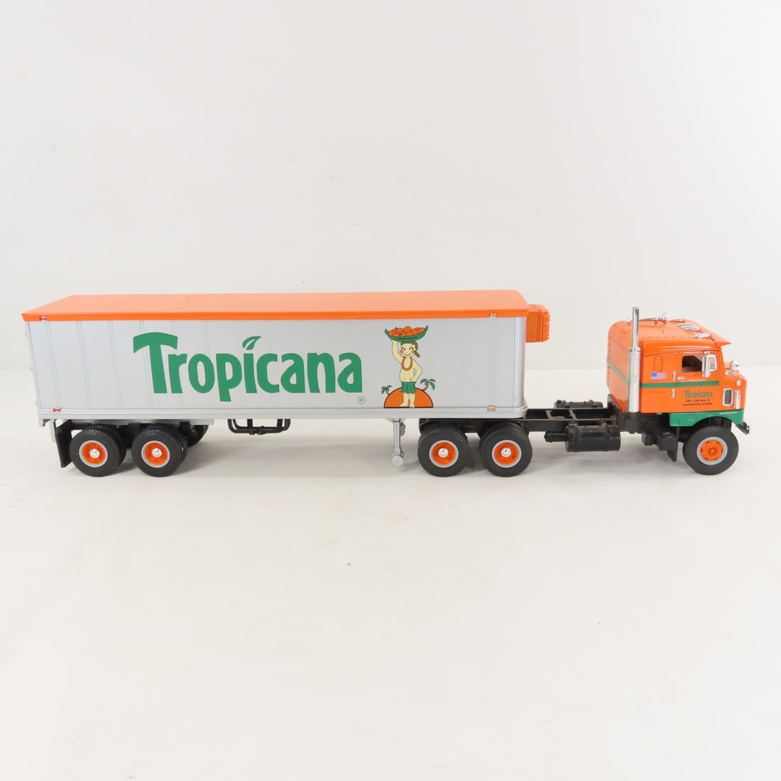 1st Gear Tropicana 1953 Bull-Nose Tractor Trailer - 6