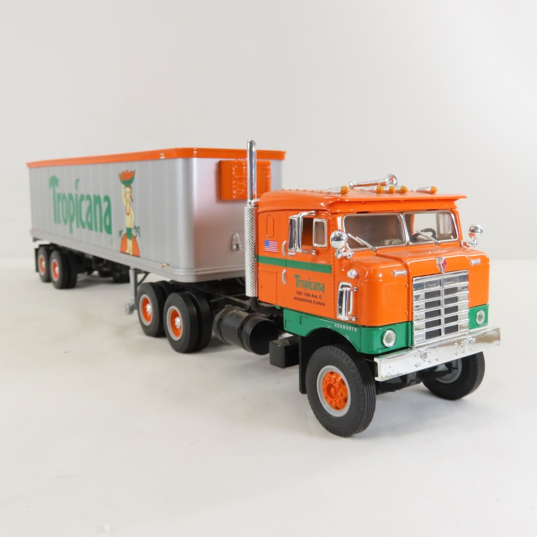 1st Gear Tropicana 1953 Bull-Nose Tractor Trailer - 7
