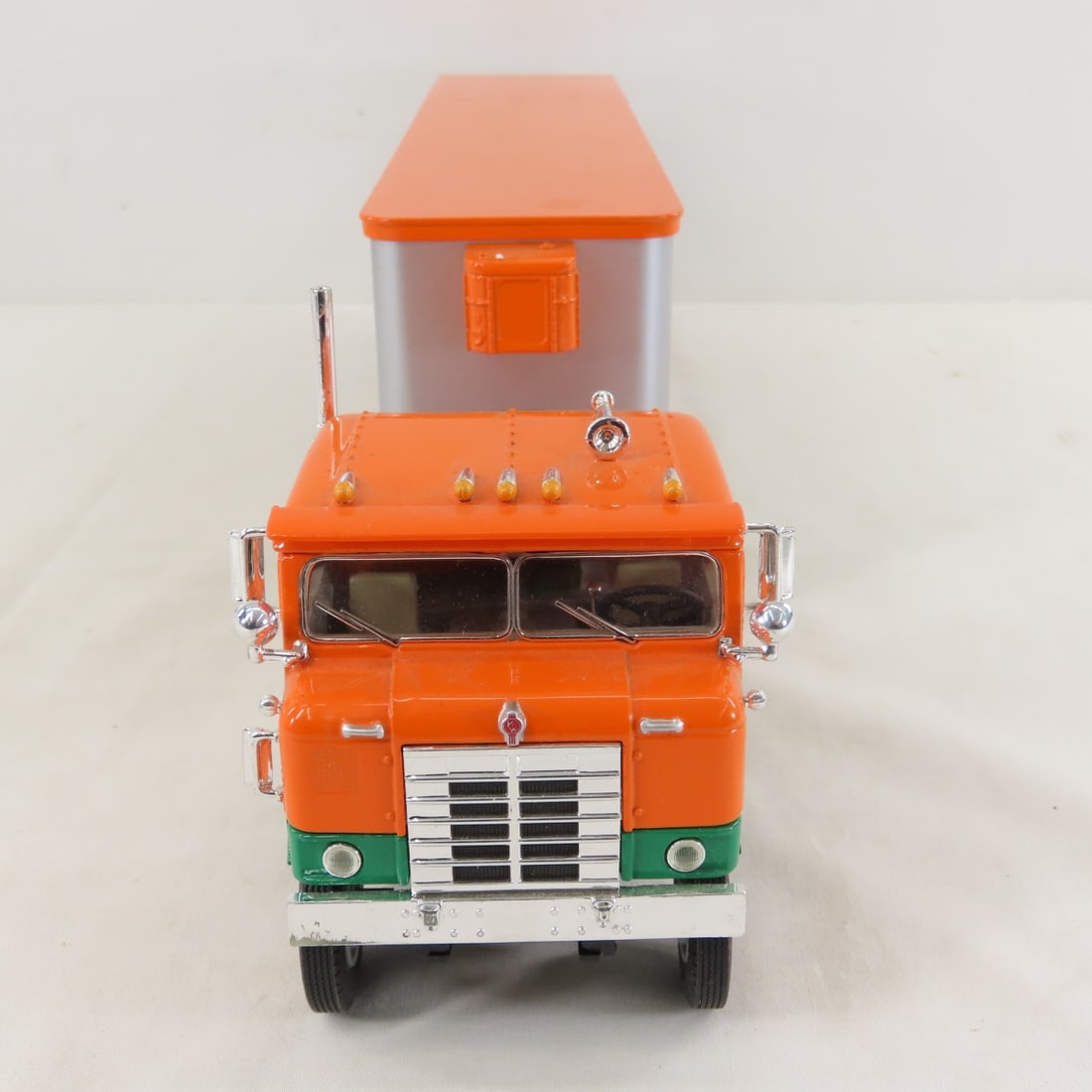 1st Gear Tropicana 1953 Bull-Nose Tractor Trailer - 8