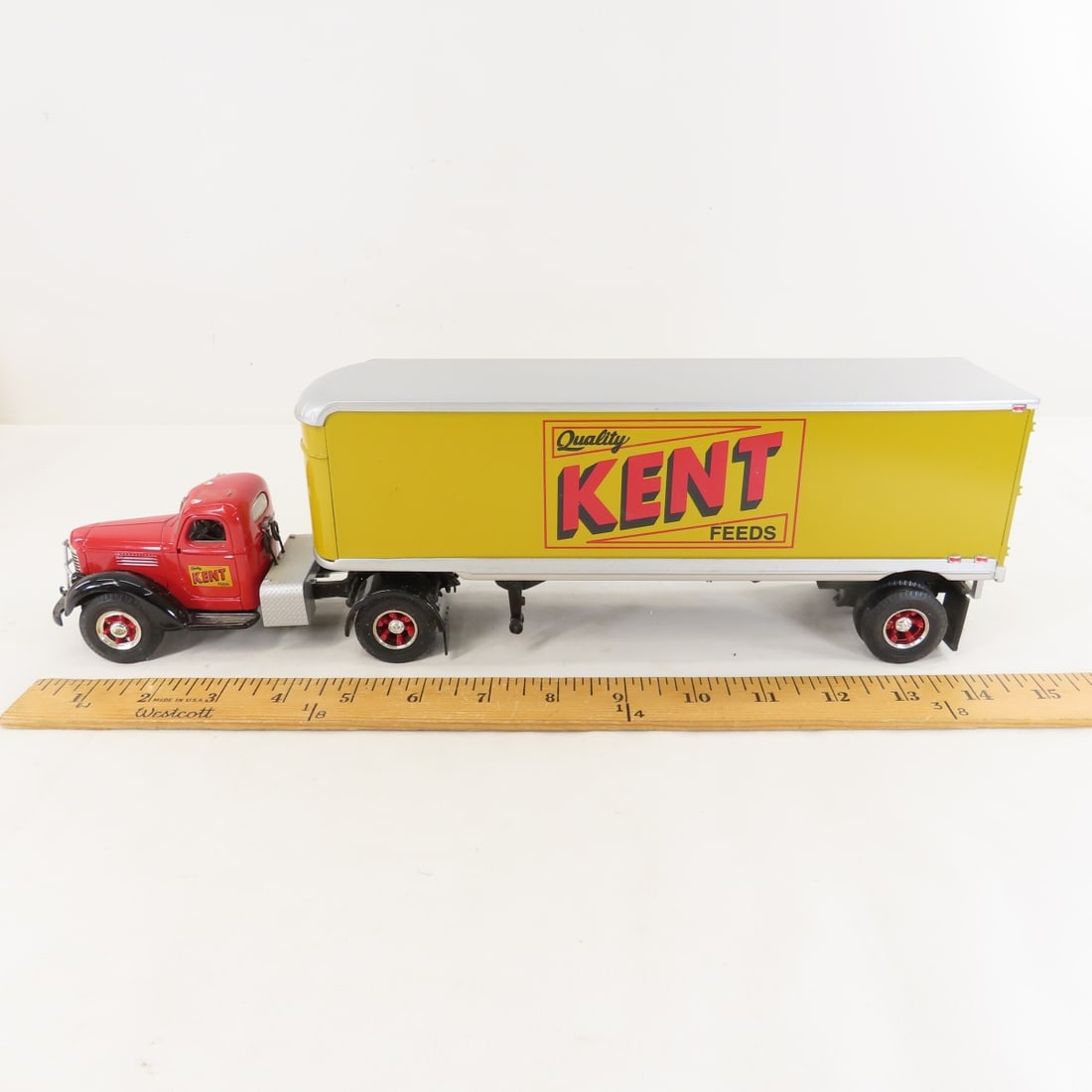 1st Gear 1:34 Kent Feeds INTL KB10 Tractor Trailer - 2