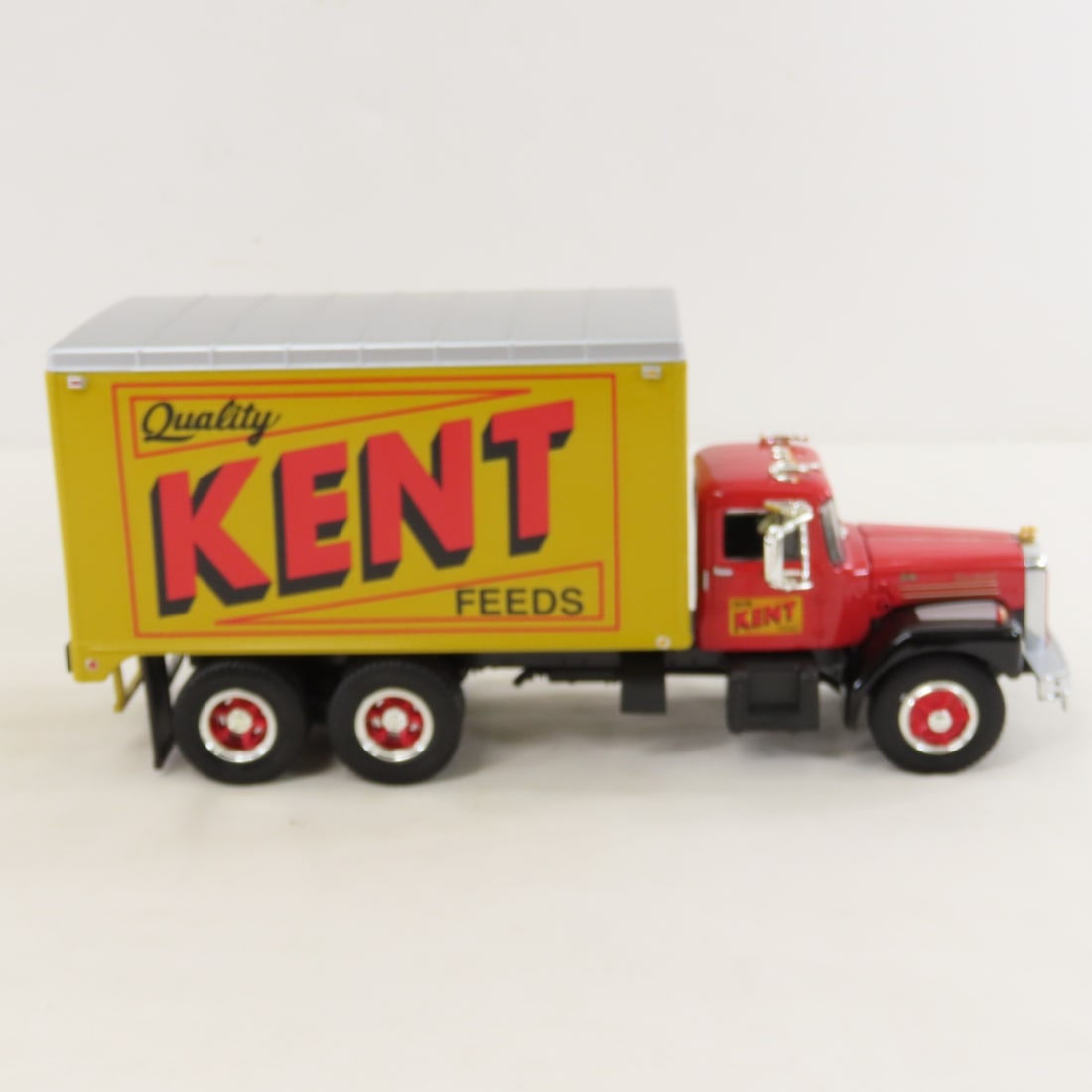 1st Gear 1:34 Kent Feeds Brockway Dry Goods Van - 7
