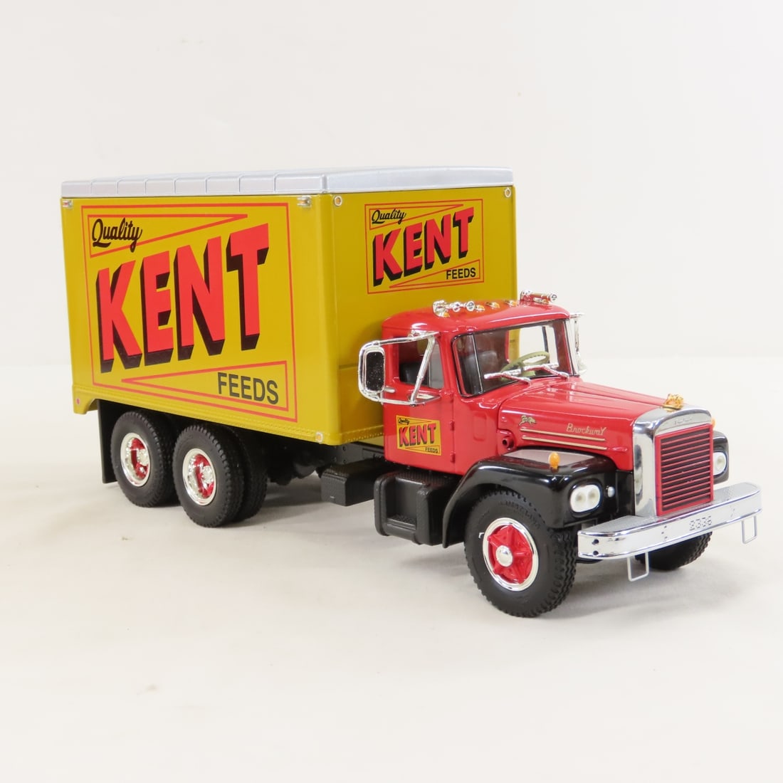 1st Gear 1:34 Kent Feeds Brockway Dry Goods Van - 8