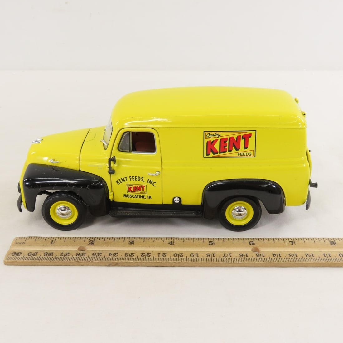 1st Gear 1:34 Kent Feeds 1953 INTL Panel Van - 2