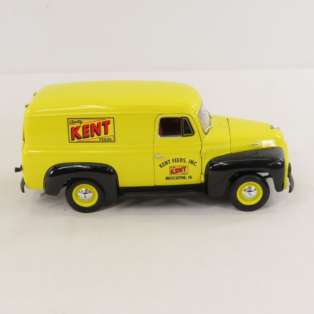 1st Gear 1:34 Kent Feeds 1953 INTL Panel Van - 6