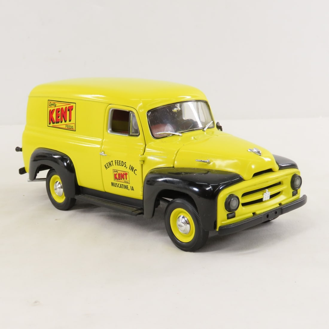 1st Gear 1:34 Kent Feeds 1953 INTL Panel Van - 7