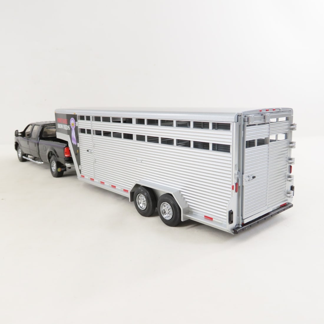 1st Gear 1:34 Kent Feeds Ford Super Duty F250 - 3
