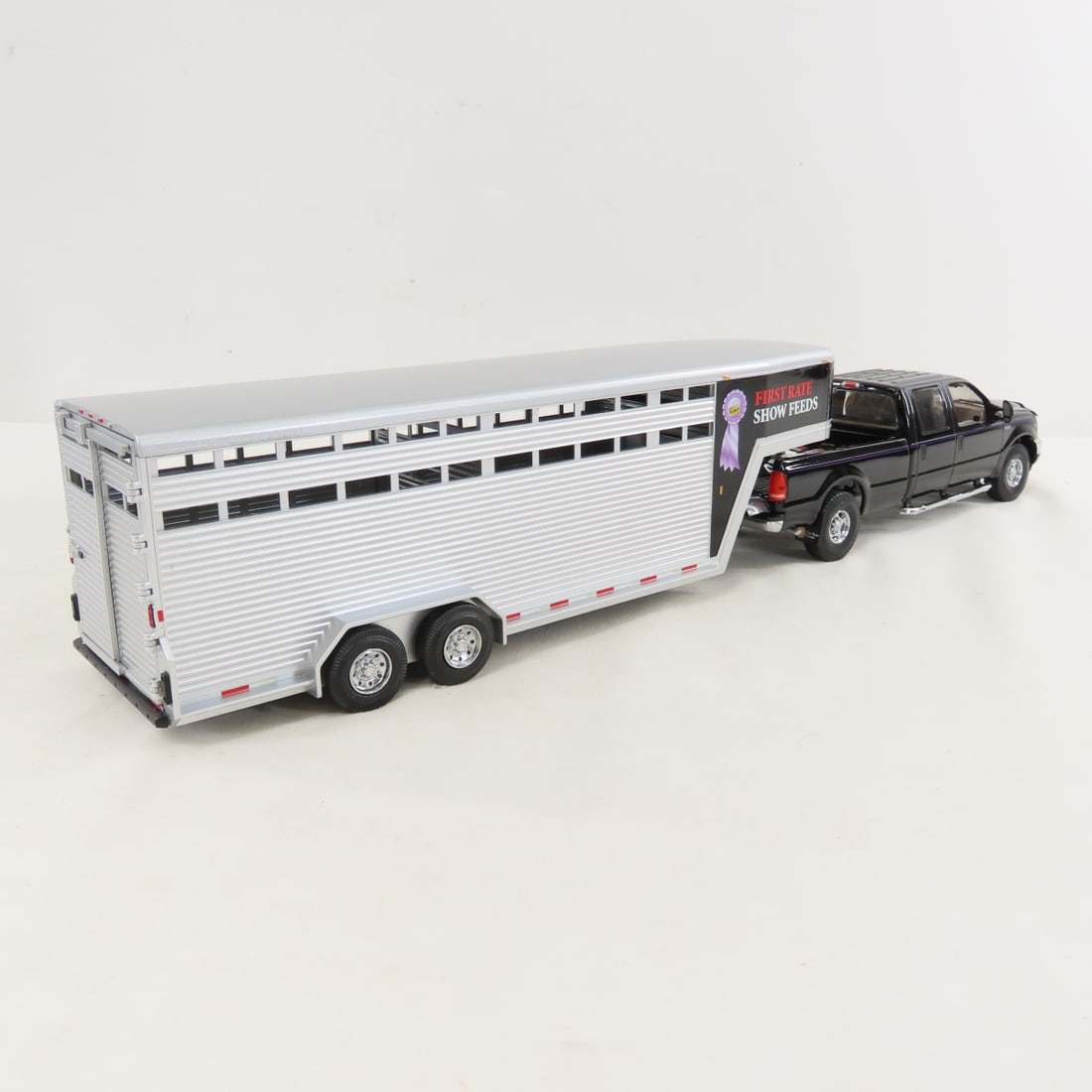 1st Gear 1:34 Kent Feeds Ford Super Duty F250 - 5