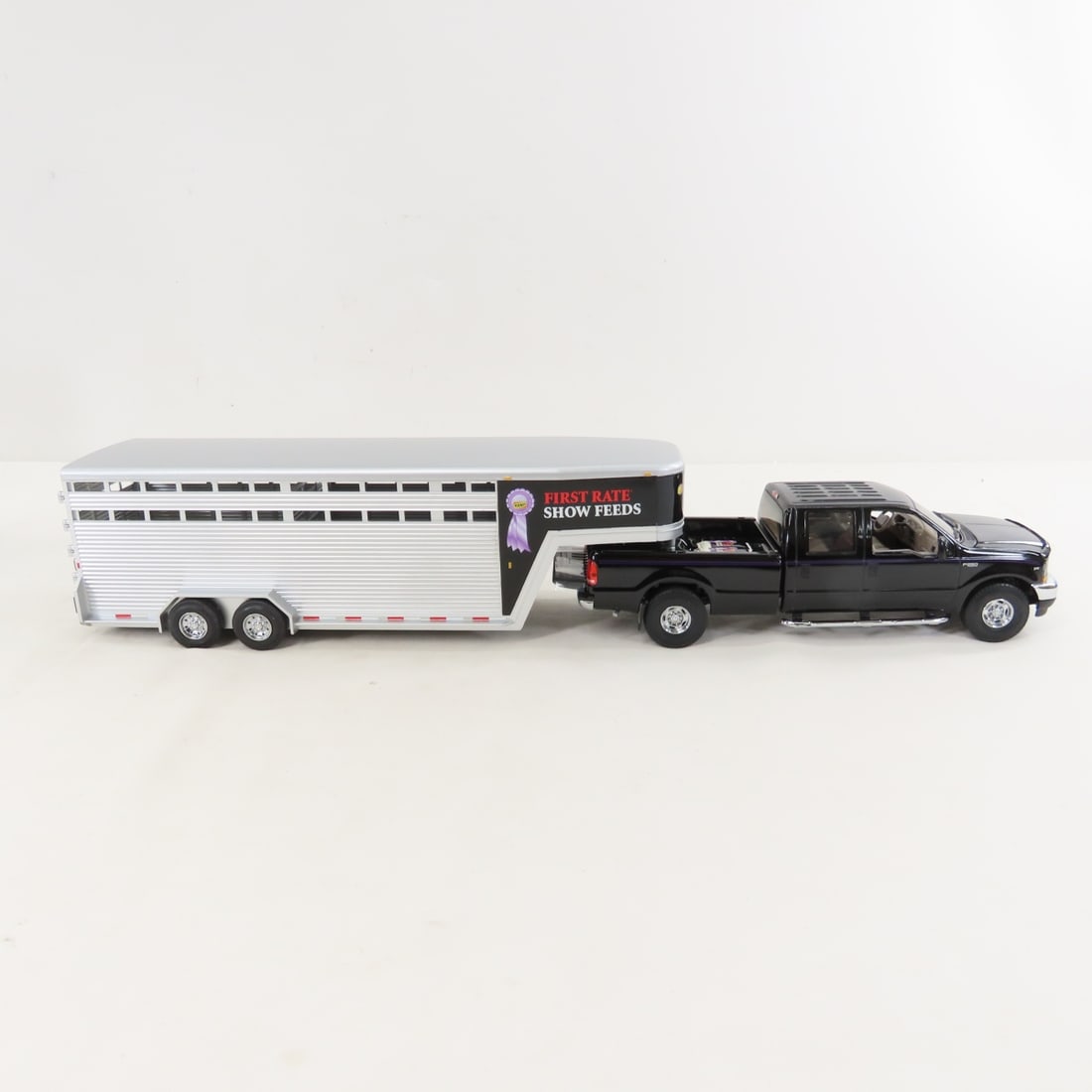 1st Gear 1:34 Kent Feeds Ford Super Duty F250 - 6