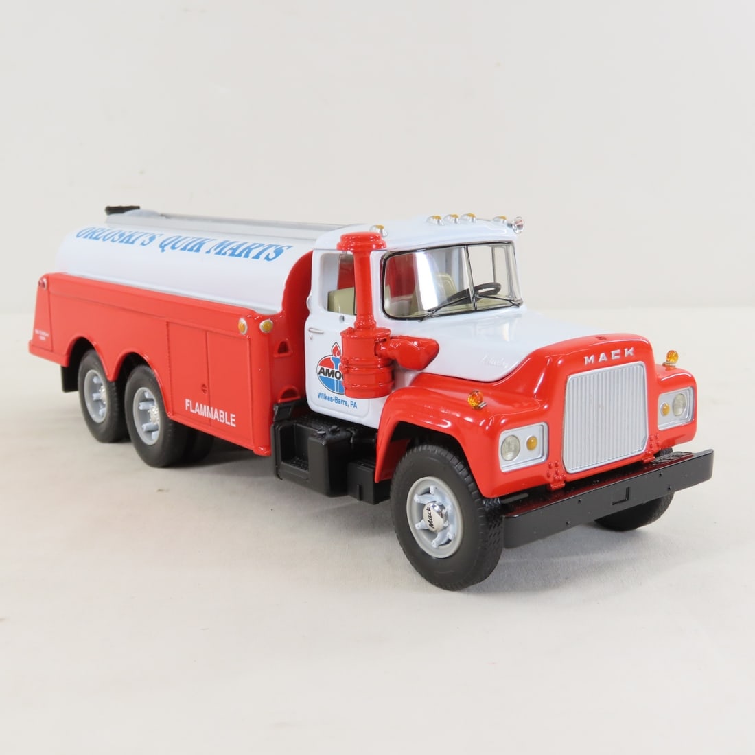 1st Gear 1:34 Amoco Mack R-Model Fuel Tanker - 7