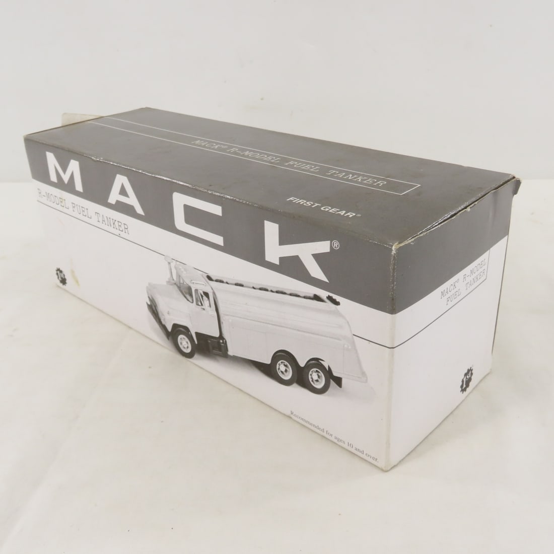 1st Gear 1:34 Texaco Mack R-Model Fuel Tanker - 16