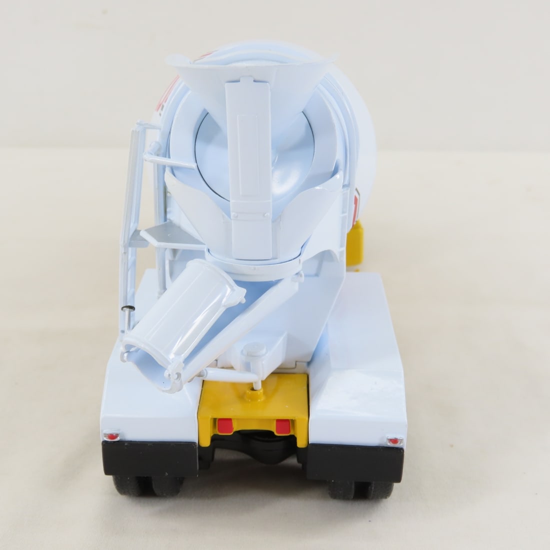 1st Gear 1:34 Manatt's Mack R-Model Cement Mixer - 4