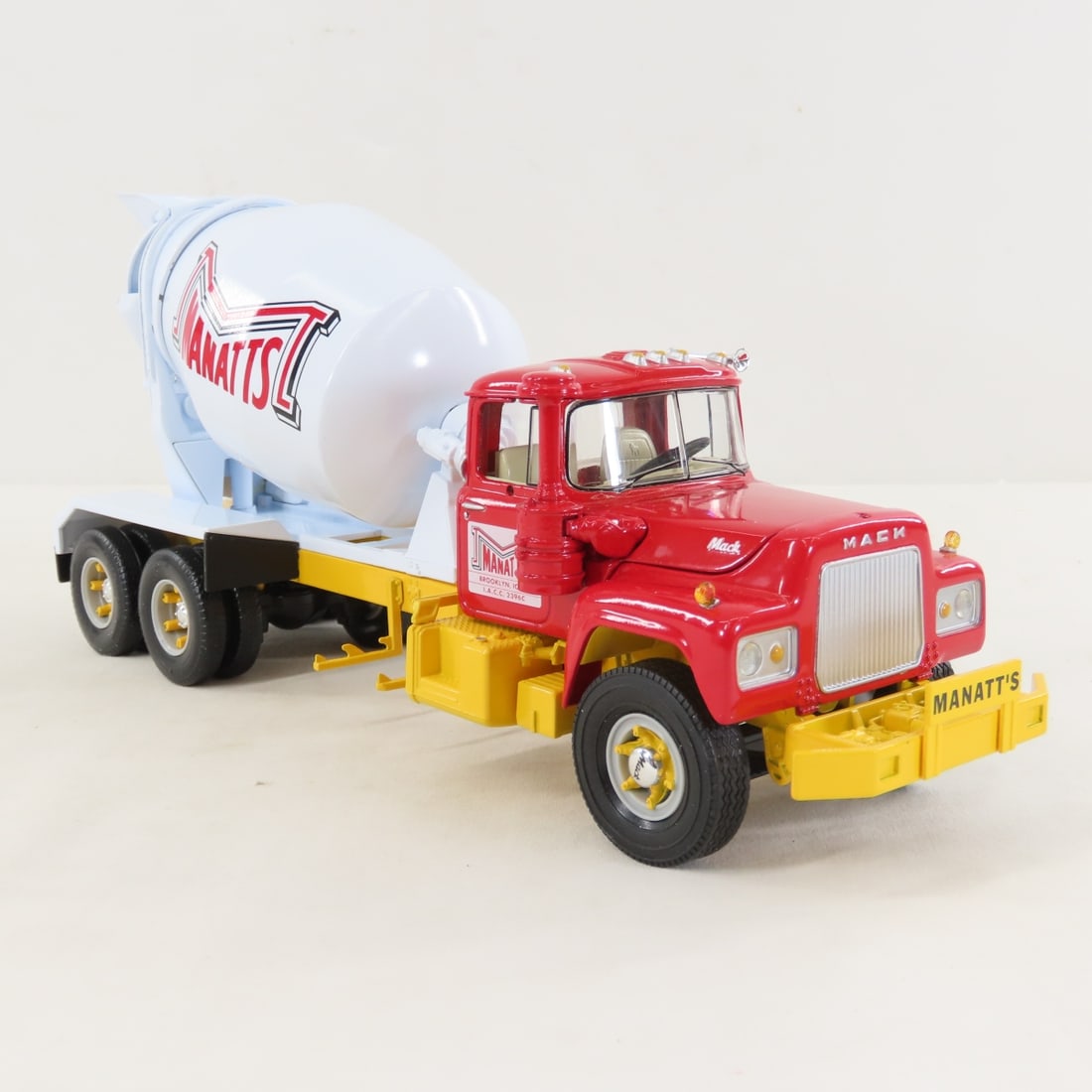 1st Gear 1:34 Manatt's Mack R-Model Cement Mixer - 7
