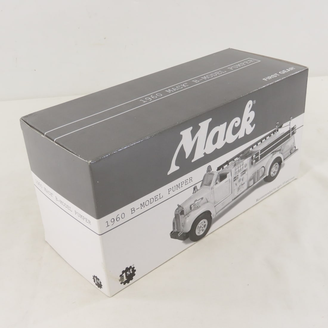 1st Gear 1:34 1960 Mack B-Model Pumper Truck - 16