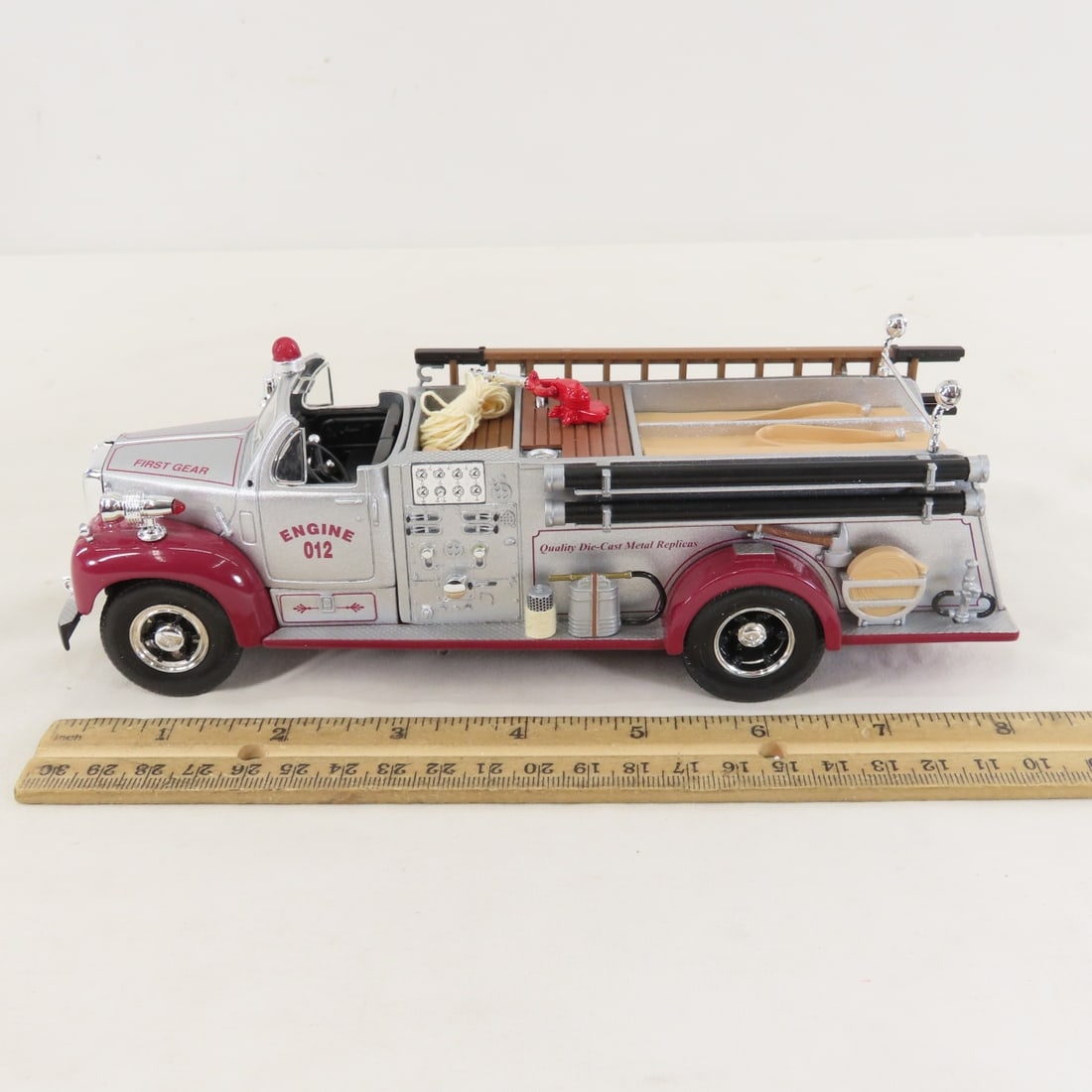 1st Gear 1:34 1960 Mack B-Model Pumper Truck - 2