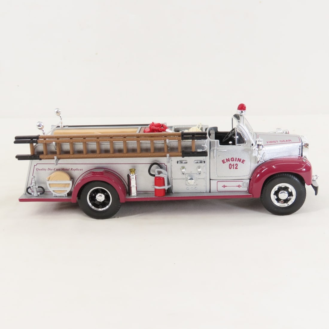 1st Gear 1:34 1960 Mack B-Model Pumper Truck - 6