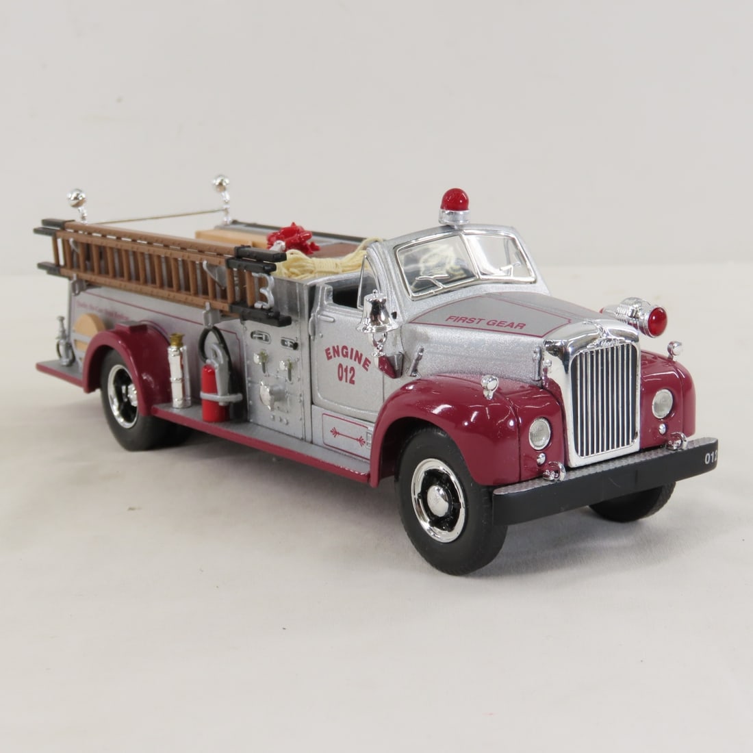 1st Gear 1:34 1960 Mack B-Model Pumper Truck - 7