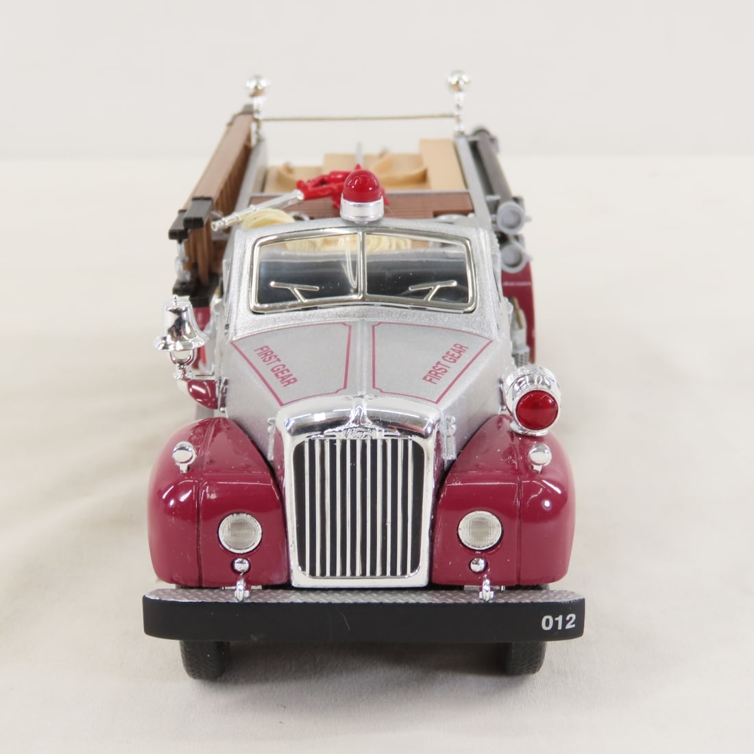 1st Gear 1:34 1960 Mack B-Model Pumper Truck - 8