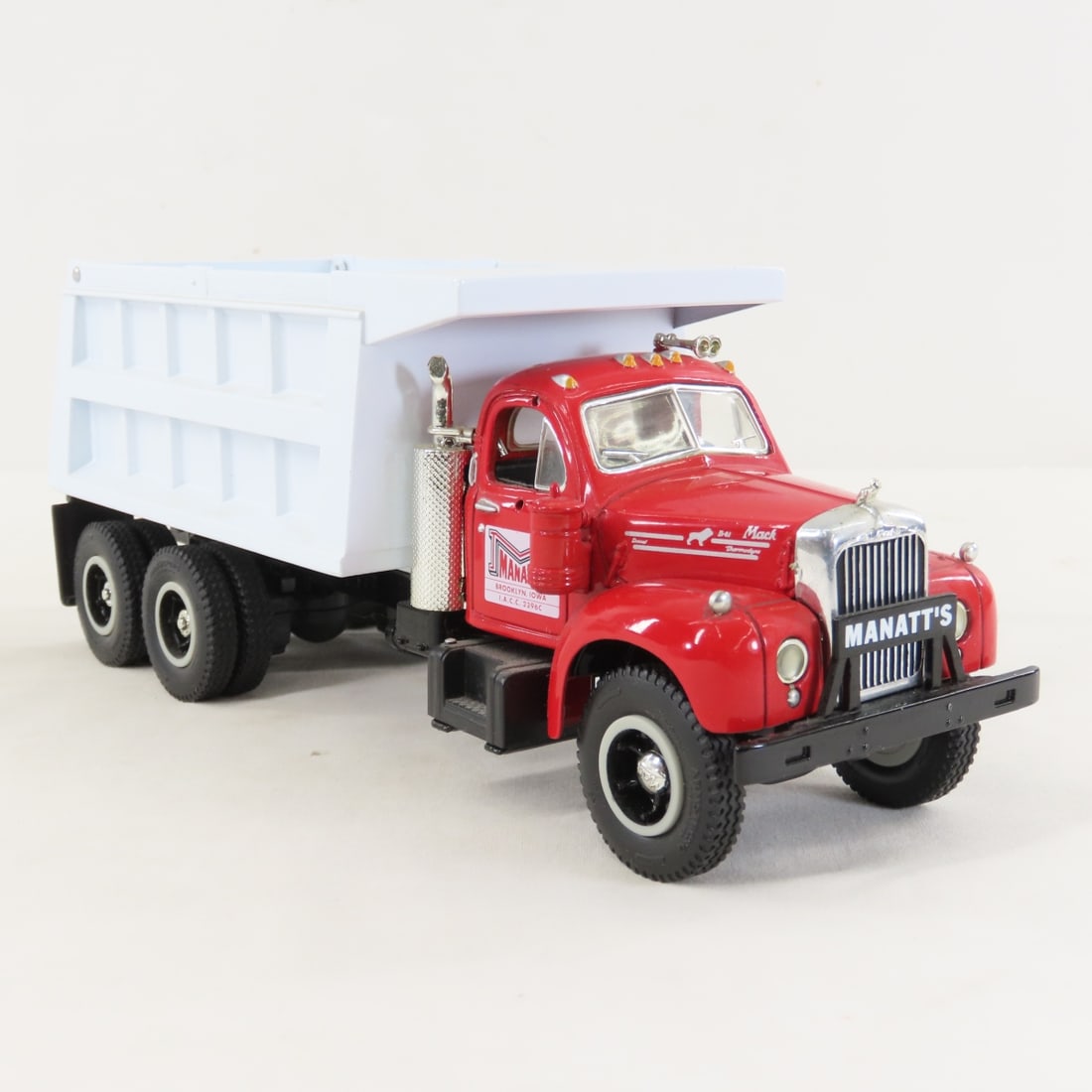 1st Gear Manatt's 1960 Mack Model B61 Dump Truck - 7