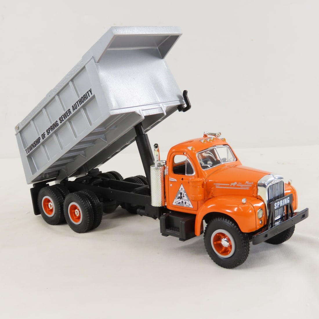 1st Gear Spring Township 1960 Mack B61 Dump Truck - 8