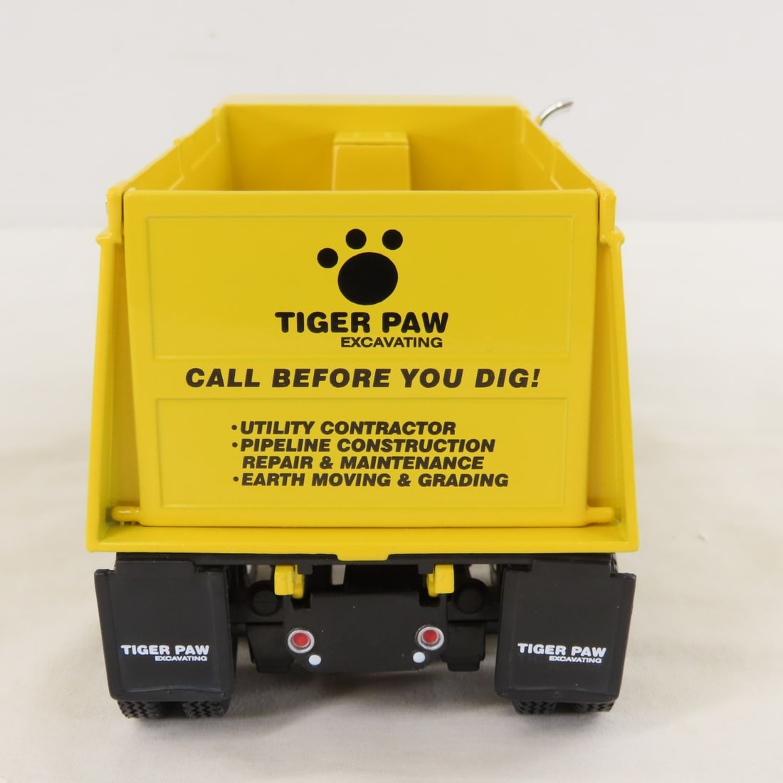 1st Gear 1:34 Tiger Paw Mack R-Model Dump Truck - 4
