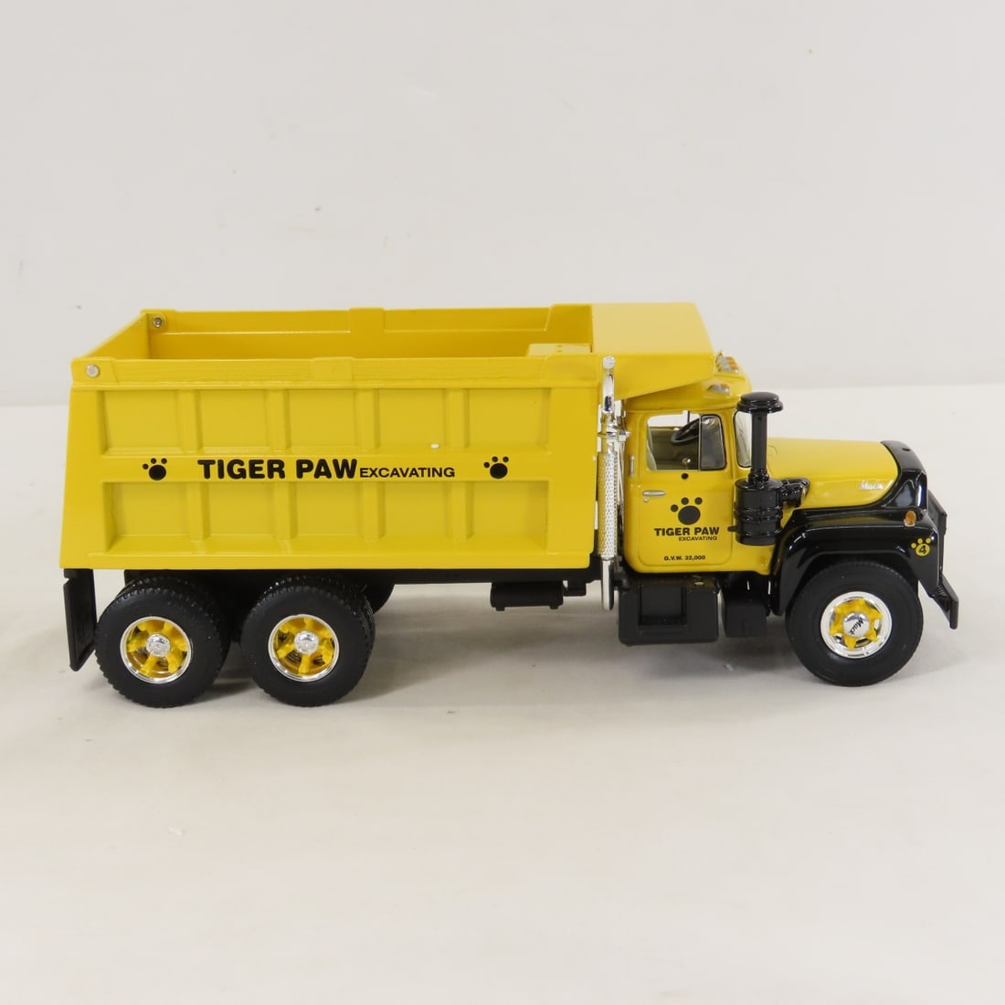 1st Gear 1:34 Tiger Paw Mack R-Model Dump Truck - 6