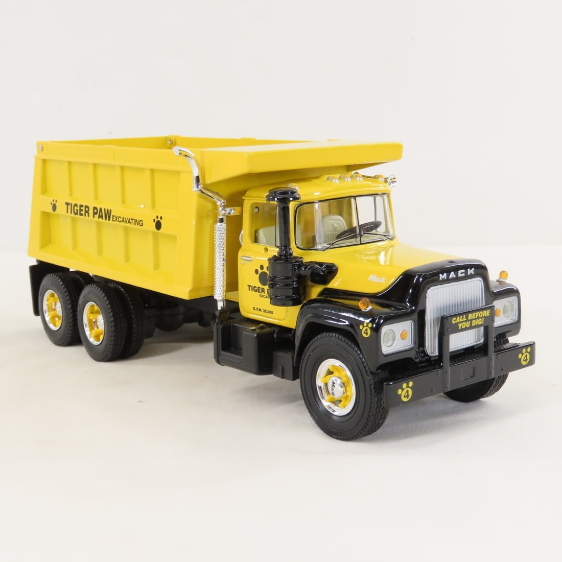 1st Gear 1:34 Tiger Paw Mack R-Model Dump Truck - 7