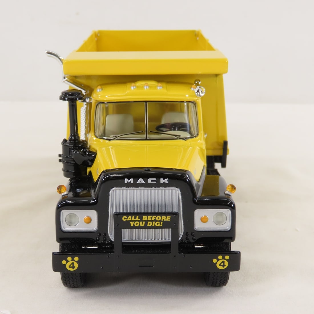 1st Gear 1:34 Tiger Paw Mack R-Model Dump Truck - 8