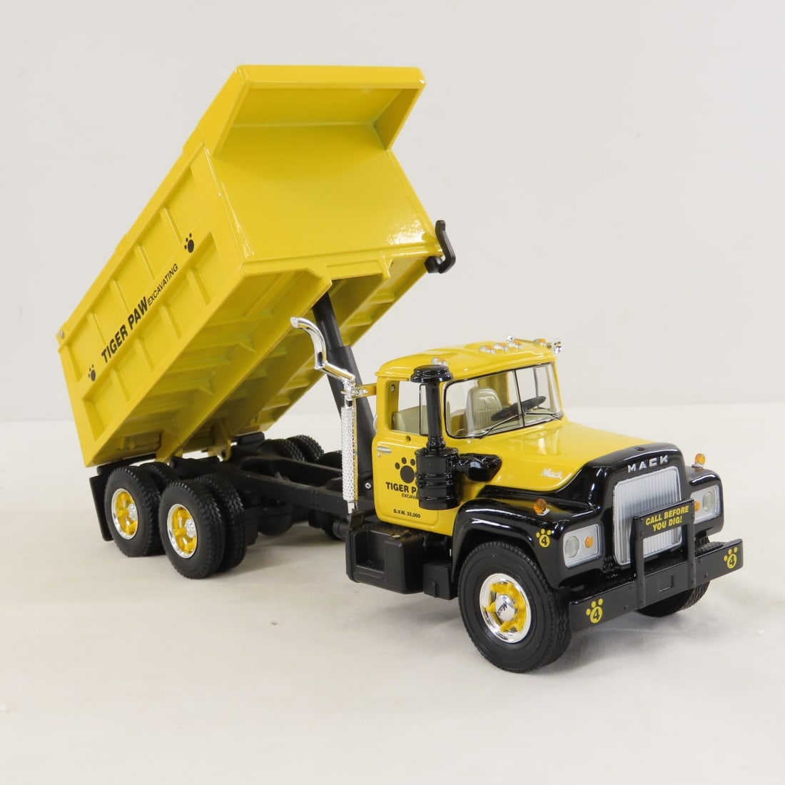 1st Gear 1:34 Tiger Paw Mack R-Model Dump Truck - 9