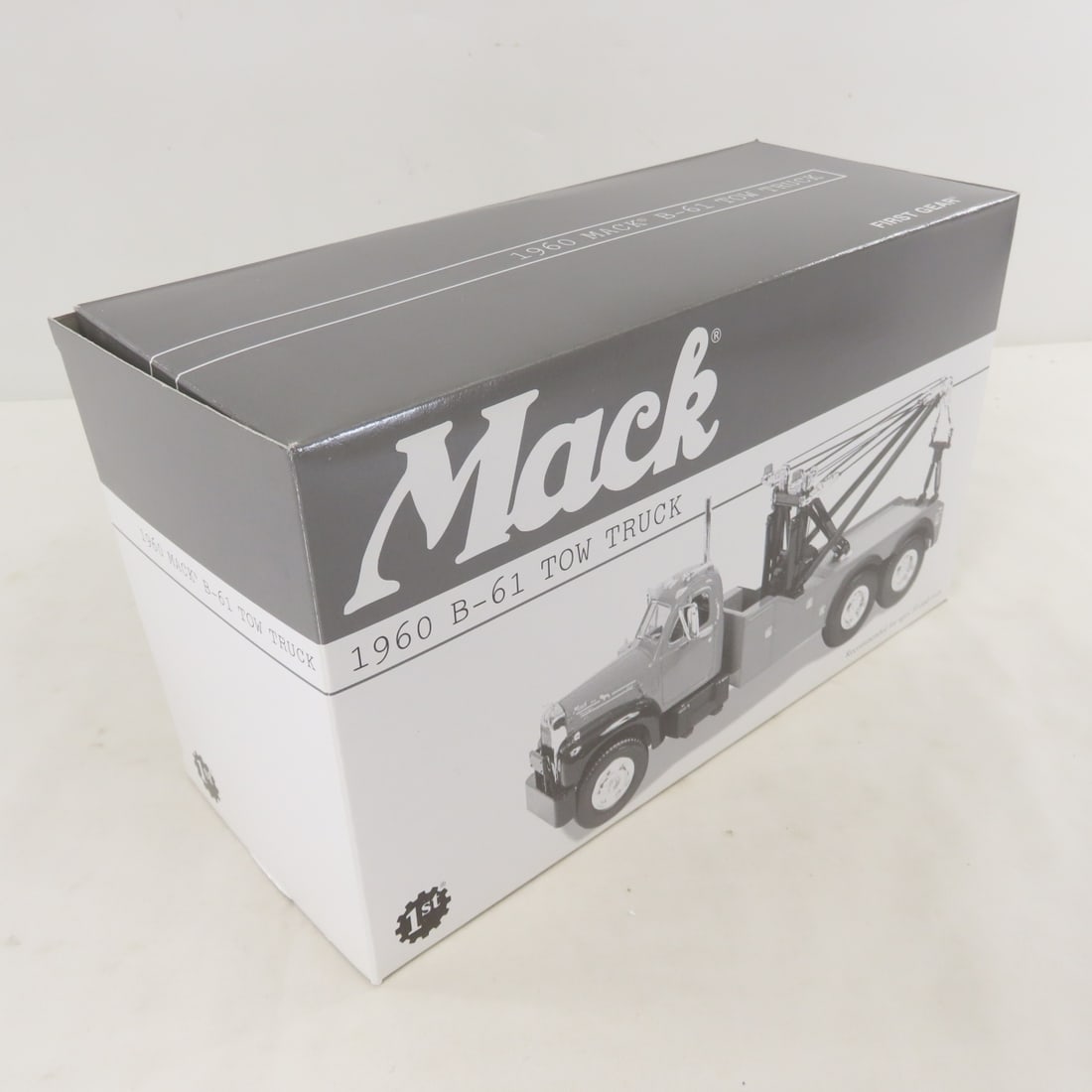 1st Gear 1:34 State Hwy Mack Model B61 Tow Truck - 13