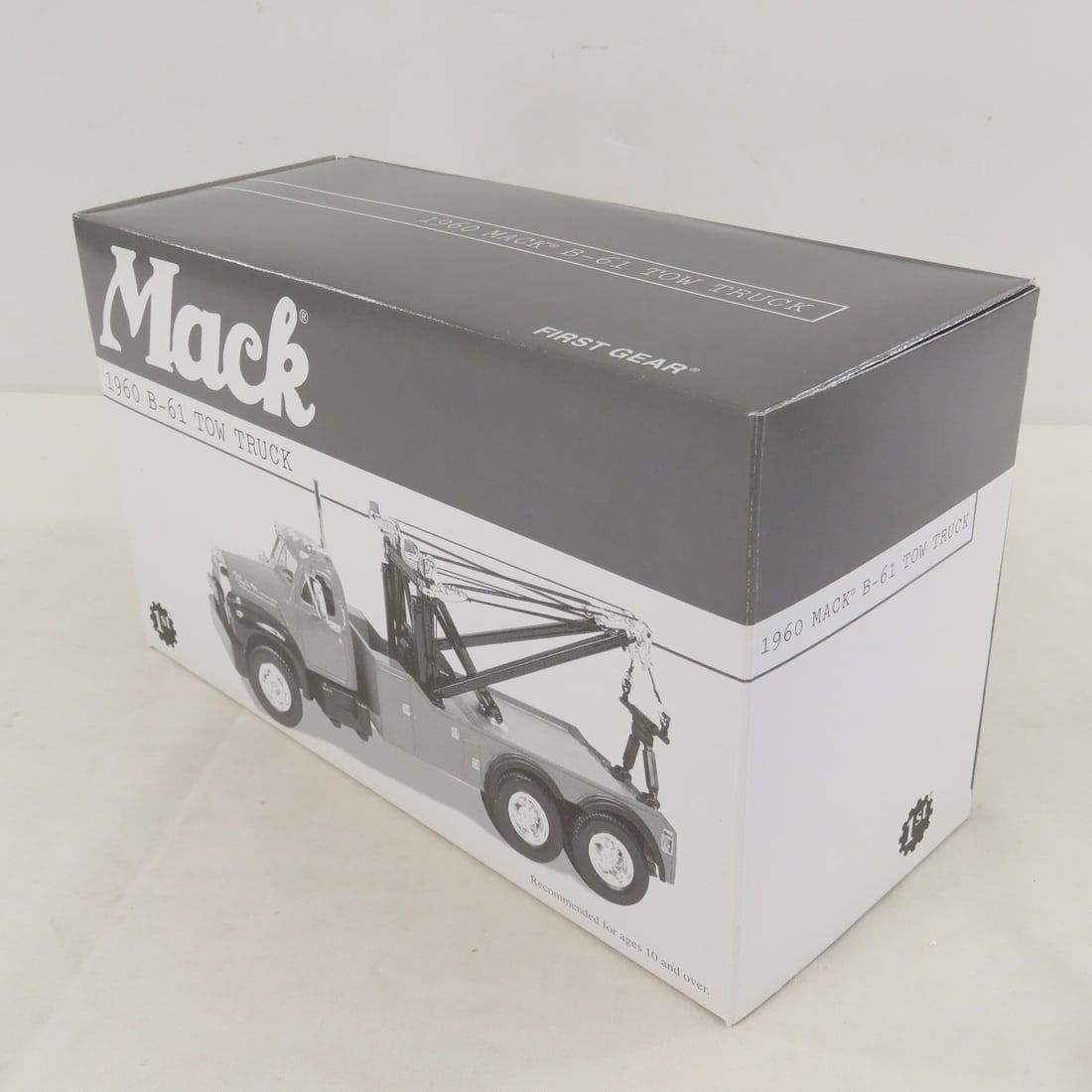 1st Gear 1:34 State Hwy Mack Model B61 Tow Truck - 15