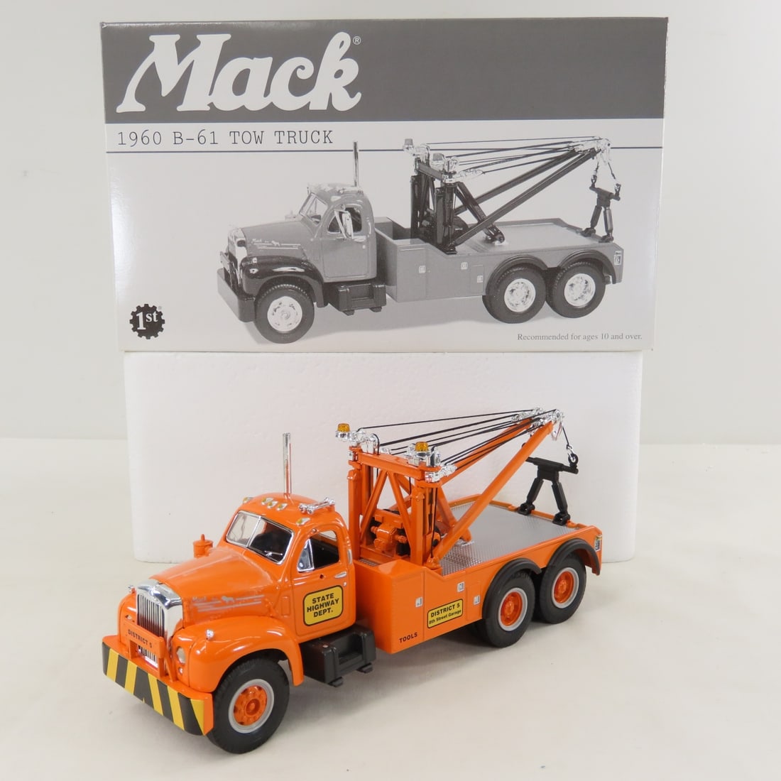 1st Gear 1:34 State Hwy Mack Model B61 Tow Truck: 1st Gear 1:34 State Hwy Mack Model B61 Tow Truck - Diecast Metal 19-2555. With original shipping box. LOT SIZE: 11x6x4" 2 LBS All information and photos, which are part of the description, are