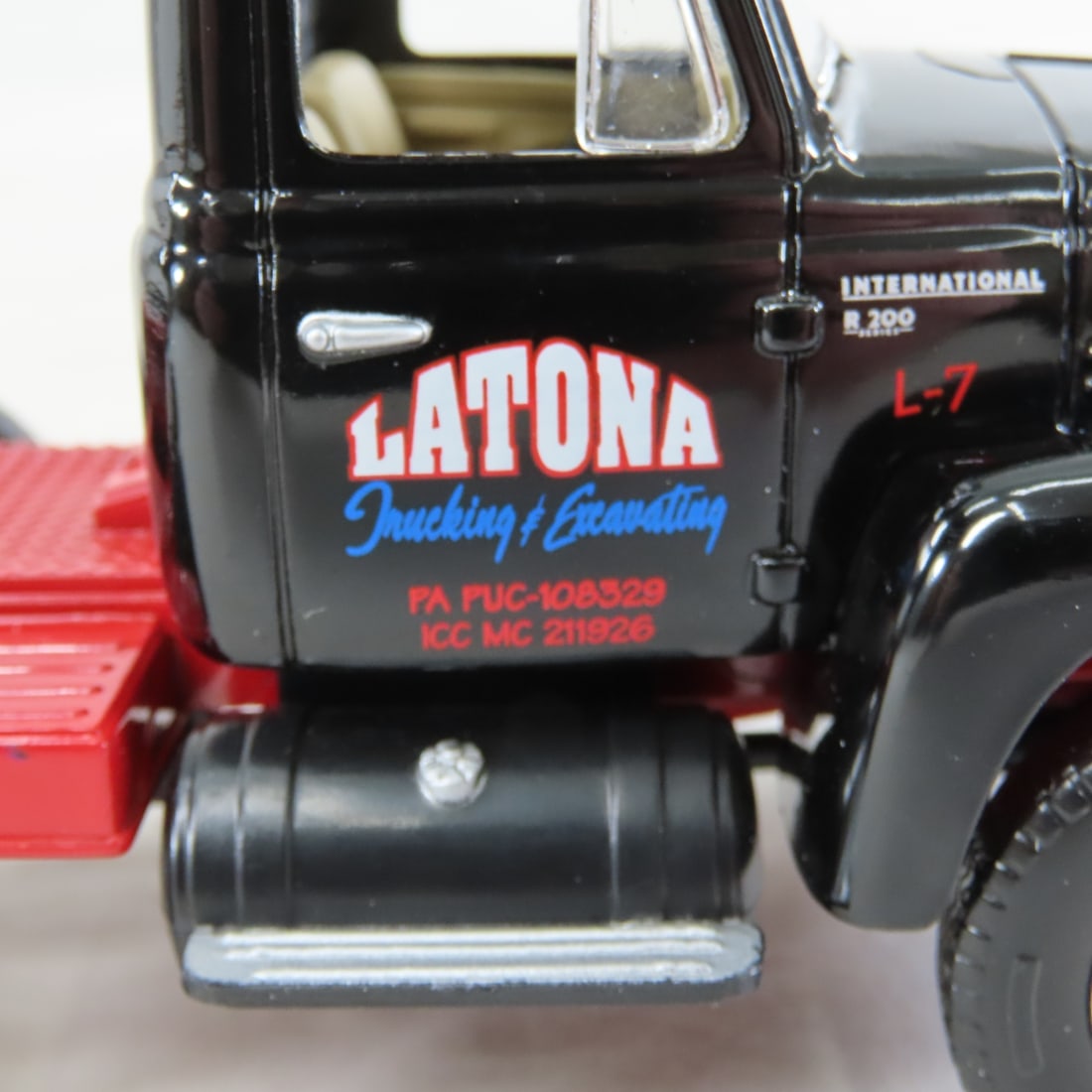1st Gear Latona 1959 INTL RF200 Tractor Trailer - 11