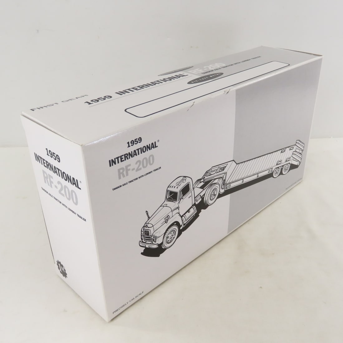 1st Gear Latona 1959 INTL RF200 Tractor Trailer - 14
