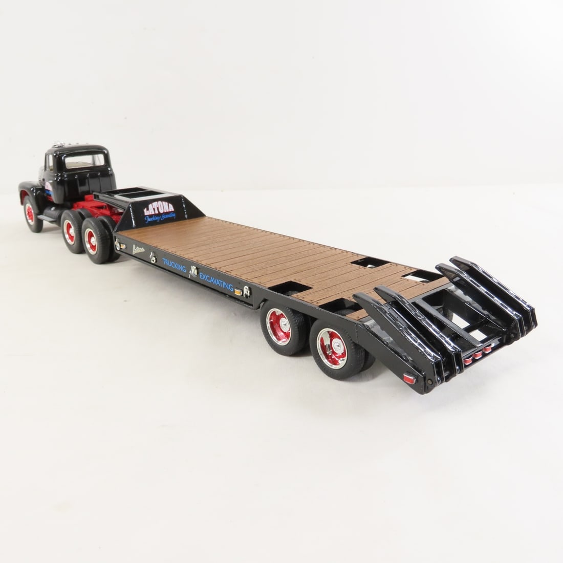 1st Gear Latona 1959 INTL RF200 Tractor Trailer - 3
