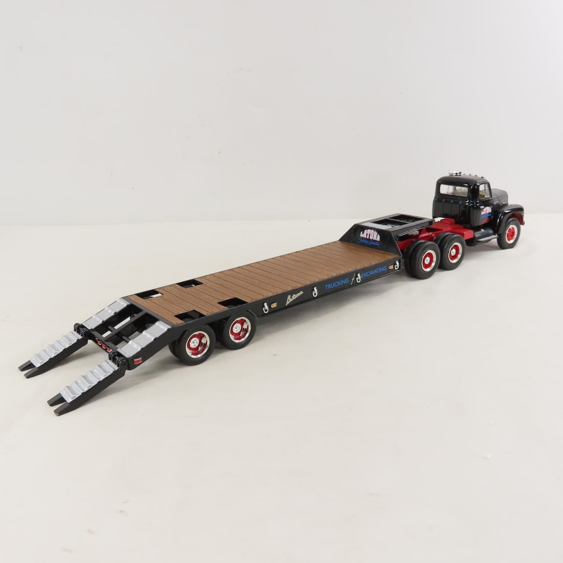 1st Gear Latona 1959 INTL RF200 Tractor Trailer - 5