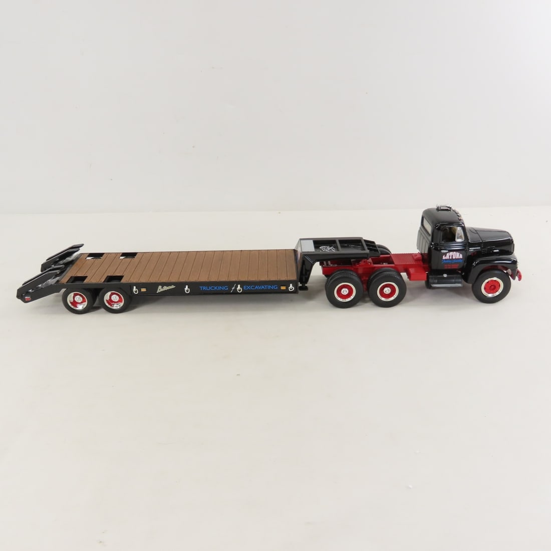 1st Gear Latona 1959 INTL RF200 Tractor Trailer - 6