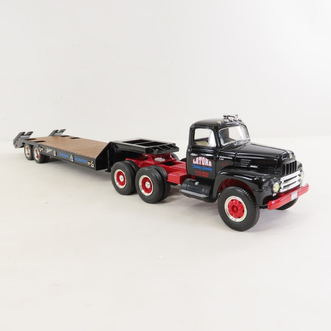 1st Gear Latona 1959 INTL RF200 Tractor Trailer - 7