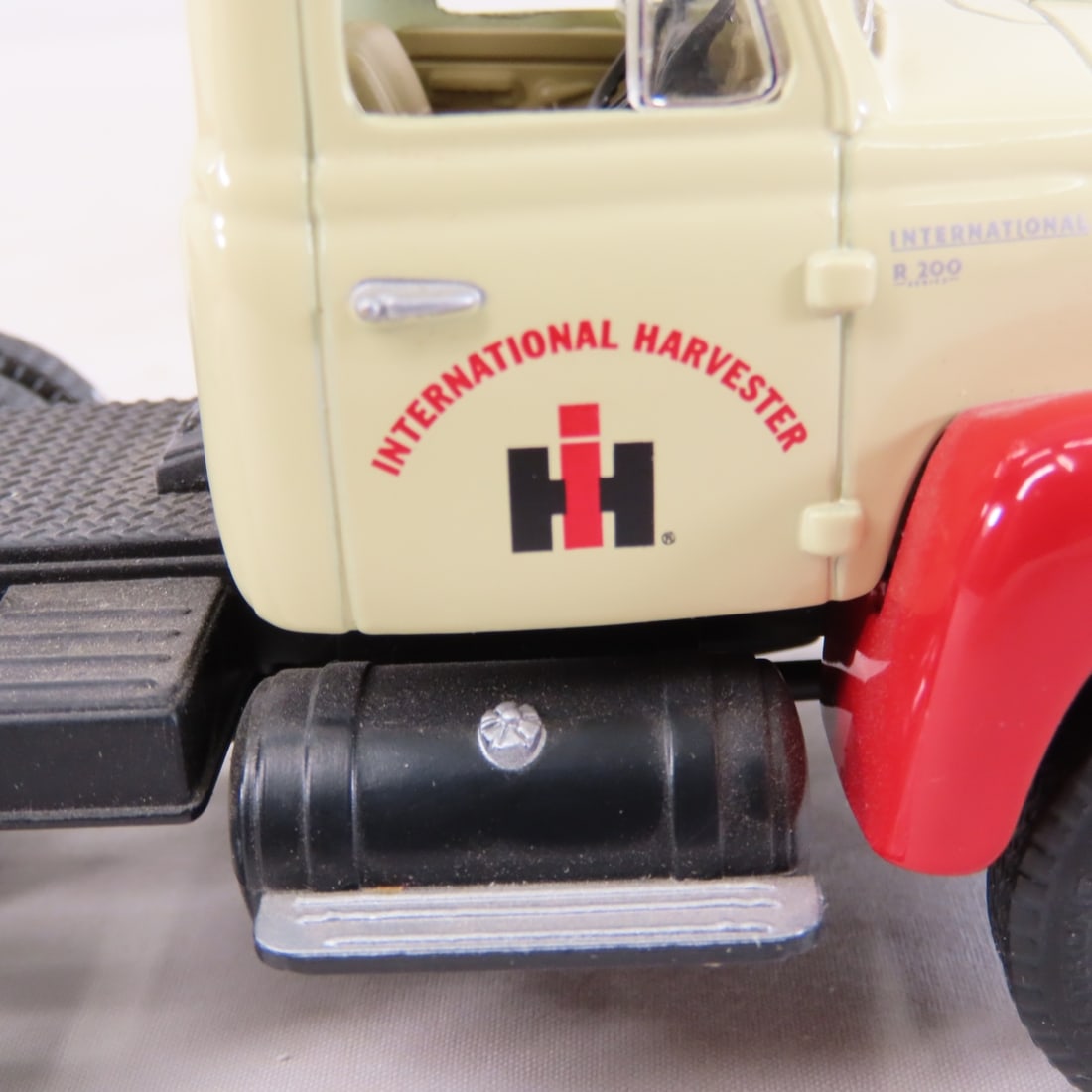 1st Gear 1959 INTL Harvester RF200 Tractor Trailer - 11