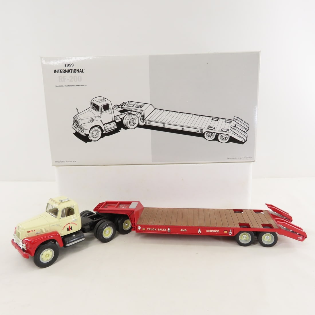1st Gear 1959 INTL Harvester RF200 Tractor Trailer: 1st Gear 1959 INTL Harvester RF200 Tractor Trailer - 1:34 Diecast Metal 19-2076. LOT SIZE: 15x8x4" 2 LBS All information and photos, which are part of the description, are intended to be as accurate&#