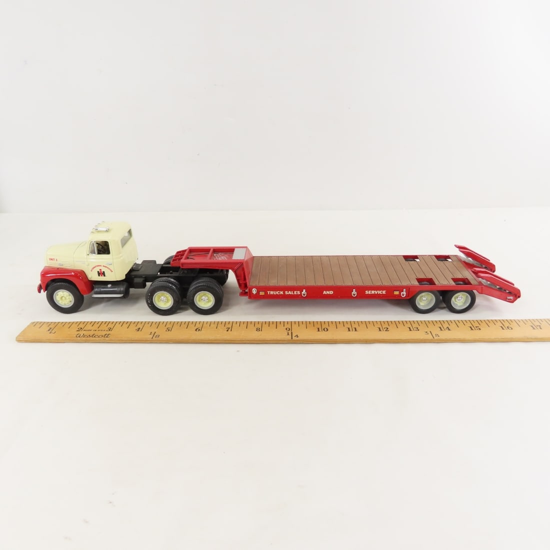 1st Gear 1959 INTL Harvester RF200 Tractor Trailer - 2